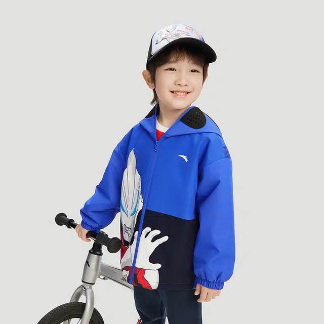 安踏儿童夹克外套 卡通动漫拉链连帽舒适透气厚款 青春蓝 中小童
