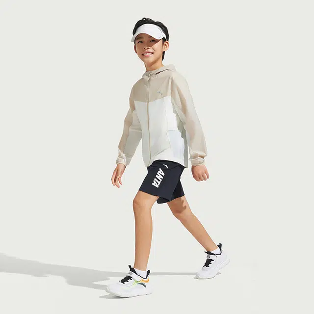 儿童款 安踏儿童 小光甲 撞色拼接长袖舒适连帽防晒服 中卡其