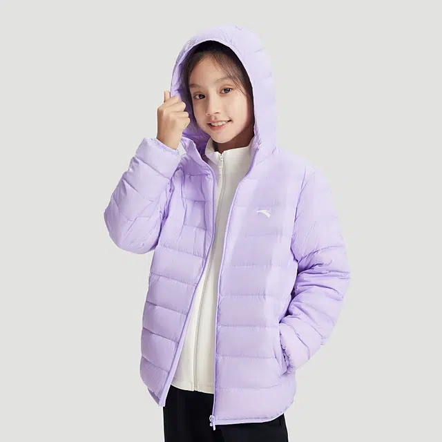 青少年 安踏儿童 轻暖系列柔软舒适连帽羽绒服 冷凝紫色