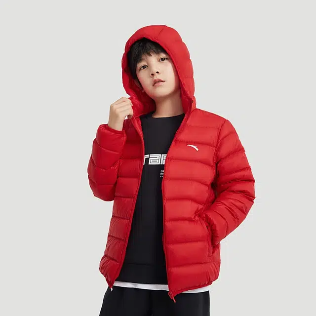 青少年 安踏儿童 轻暖系列 连帽舒适柔软羽绒服 经典红色