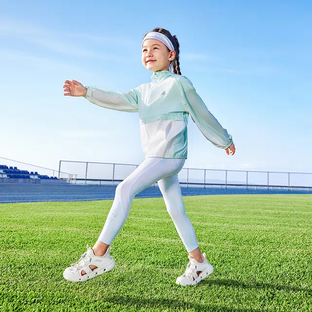 儿童款 安踏儿童 小光甲 撞色拼接长袖连帽防晒服 巡游绿