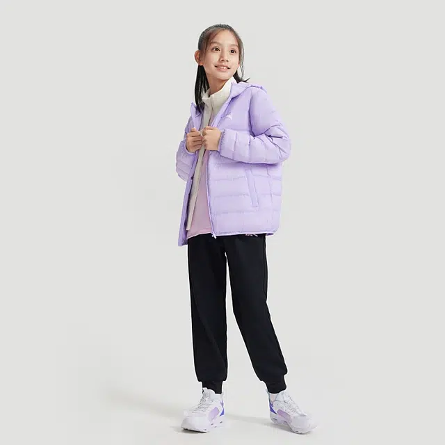 青少年 安踏儿童 轻暖系列柔软舒适连帽羽绒服 冷凝紫色