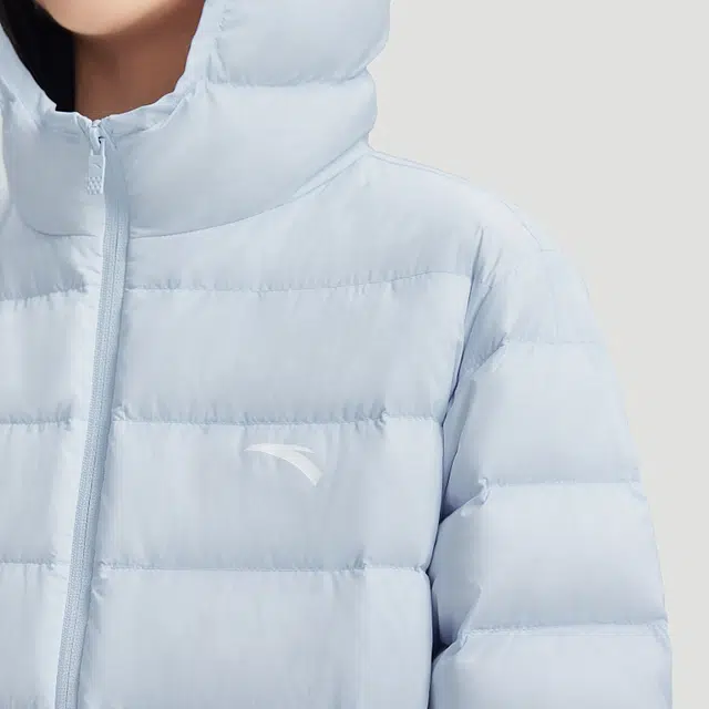 青少年 安踏儿童 轻暖系列柔软舒适连帽羽绒服 浅明蓝色