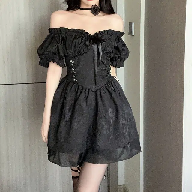 纯色方领泡泡短袖连衣裙 女款 黑色