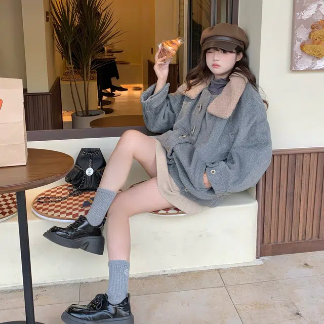花山家的猫 拼色翻领牛角扣插肩袖加厚保暖夹克 女款 咖啡领灰色