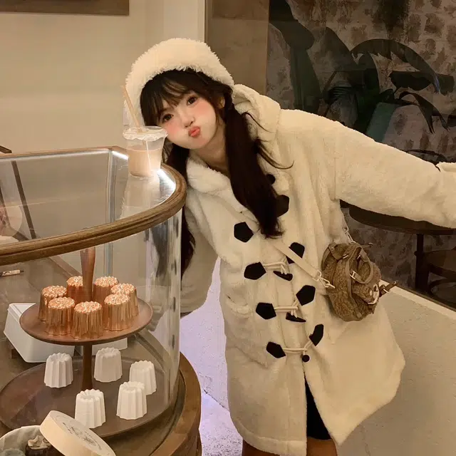 花山家的猫 连帽厚款纯色设计宽松连帽牛角扣外套大衣 女款 白色