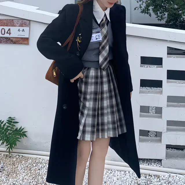 花山家的猫 纯色双排扣中长款毛呢大衣长袖衬衫套头马甲百褶短裙制服 女款