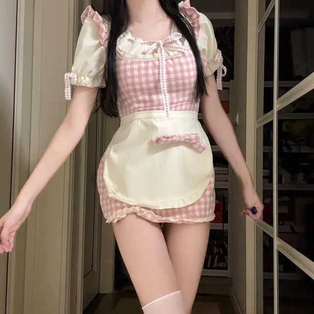 花山家的猫 方领泡泡袖甜美软妹田园风格子收腰包臀短袖连衣裙 女款 奶黄粉