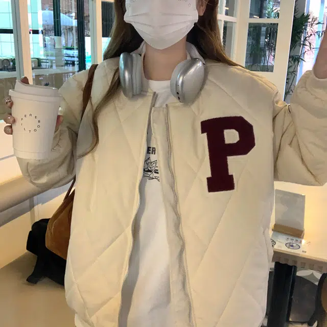 花山家的猫 纯色学院风字母贴布绣菱格插肩袖拉链棉服高腰百褶短裙制服 女款