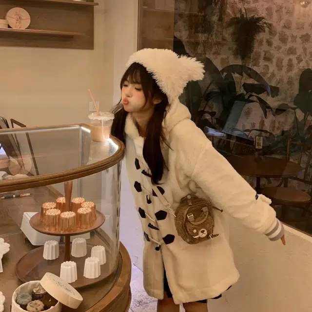花山家的猫 连帽厚款纯色设计宽松连帽牛角扣外套大衣 女款 白色