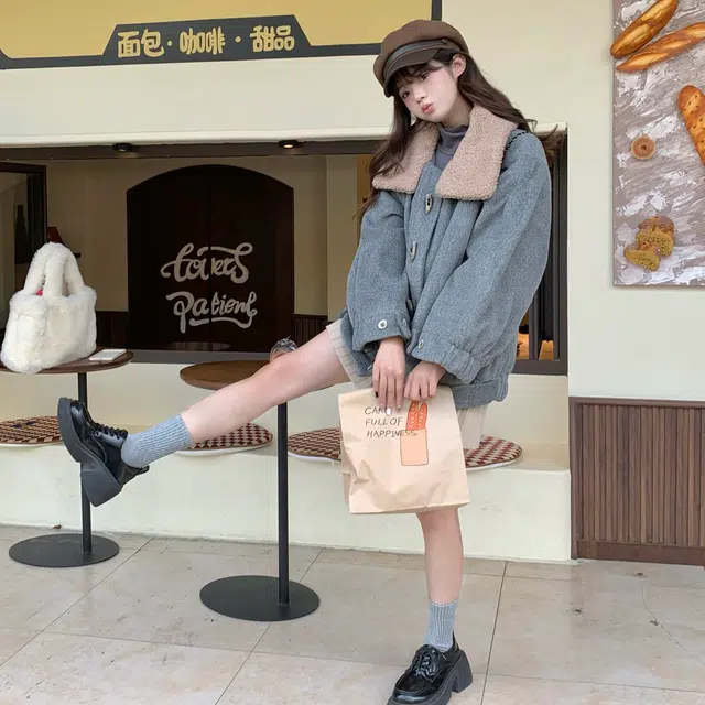 花山家的猫 拼色翻领牛角扣插肩袖加厚保暖夹克 女款 咖啡领灰色