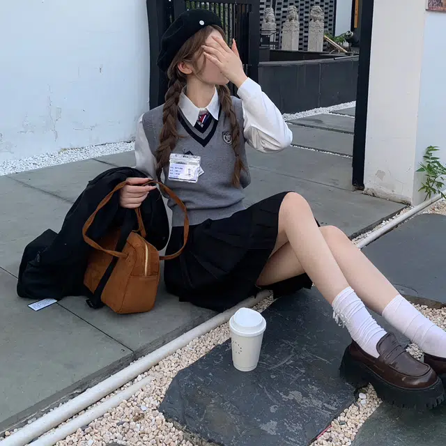 花山家的猫 纯色翻领双排扣黑色风衣长袖衬衫套头马甲短裙制服 女款