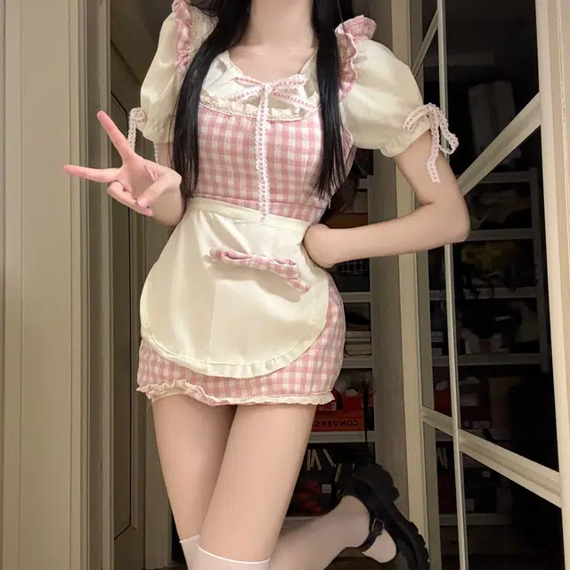 花山家的猫 方领泡泡袖甜美软妹田园风格子收腰包臀短袖连衣裙 女款 奶黄粉