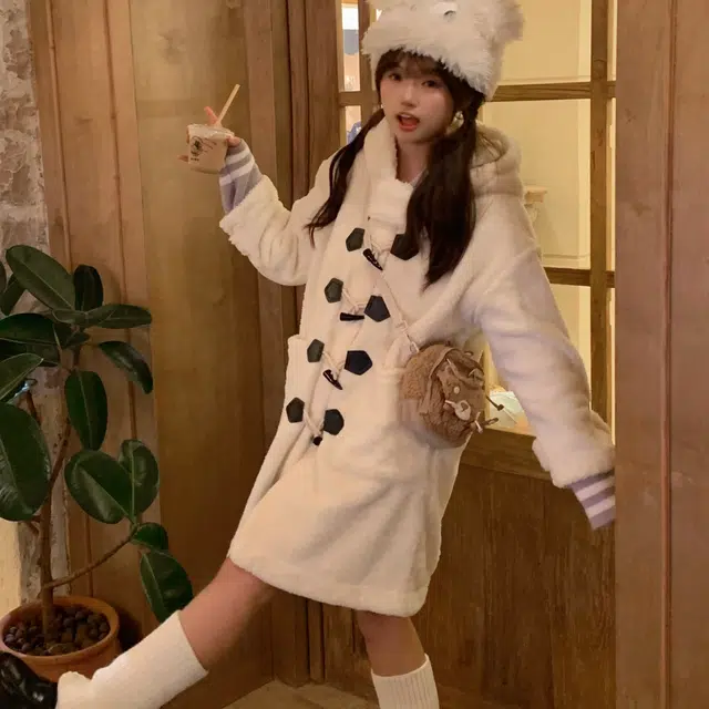 花山家的猫 连帽厚款纯色设计宽松连帽牛角扣外套大衣 女款 白色