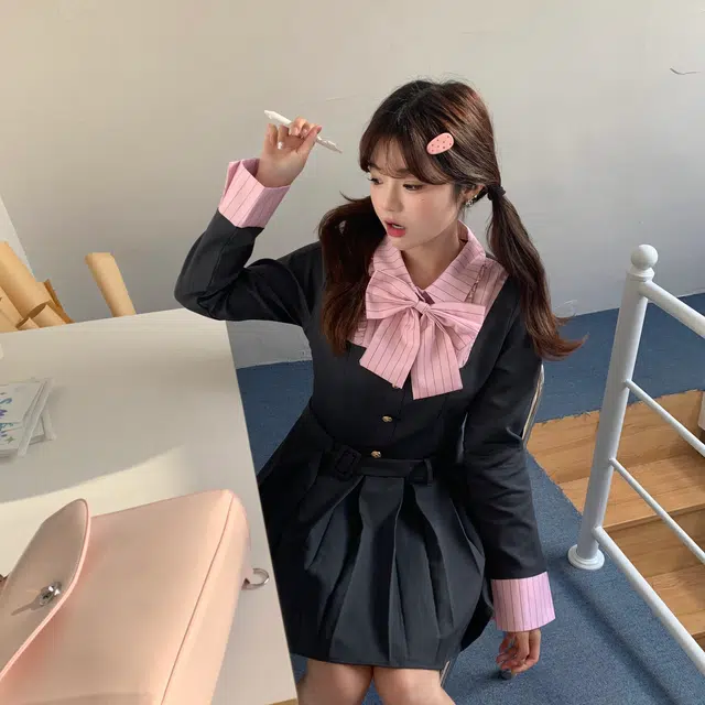 花山家的猫 学院风尖领韩式衬衫袖假两件收腰长袖连衣裙 女款 粉衬衫领黑色长袖连衣裙