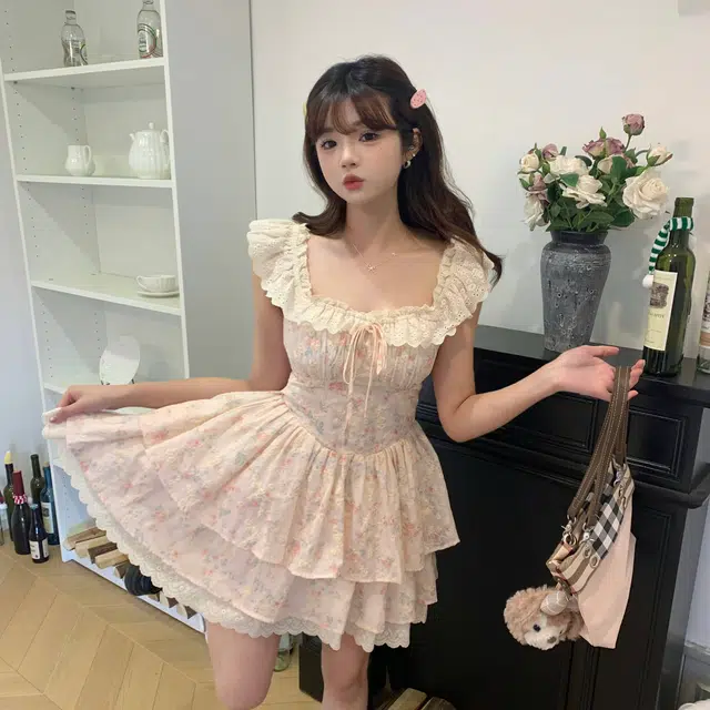 花山家的猫 法式甜美风碎花小飞袖千金感收腰蓬蓬裙吊带连衣裙 女款 方领碎花吊带连衣裙
