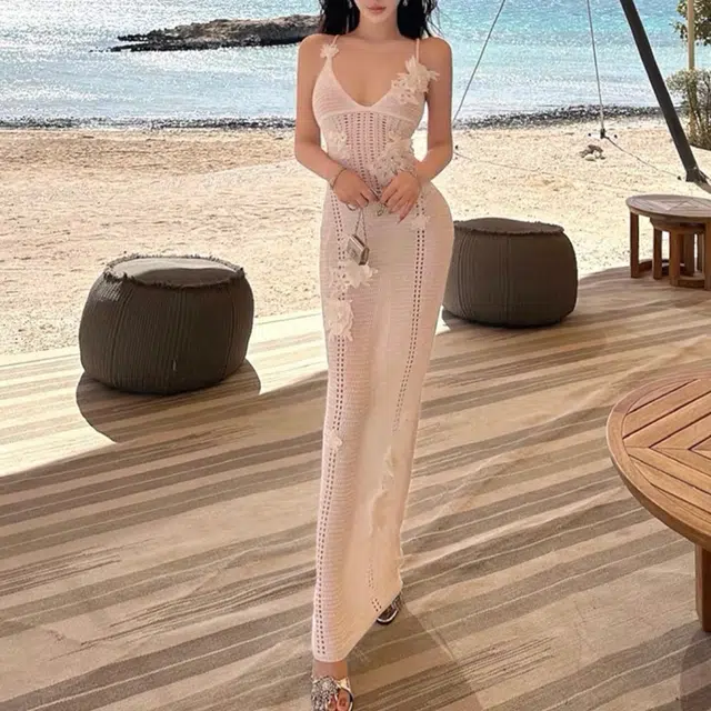 花山家的猫 纯色针织立体绣花镂空修身吊带连衣裙 女款