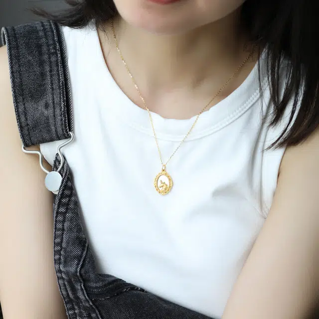 潮小金 精灵炫彩独角兽 挂坠 贝母 足金 一口价 黄金吊坠 女款