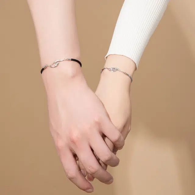 925