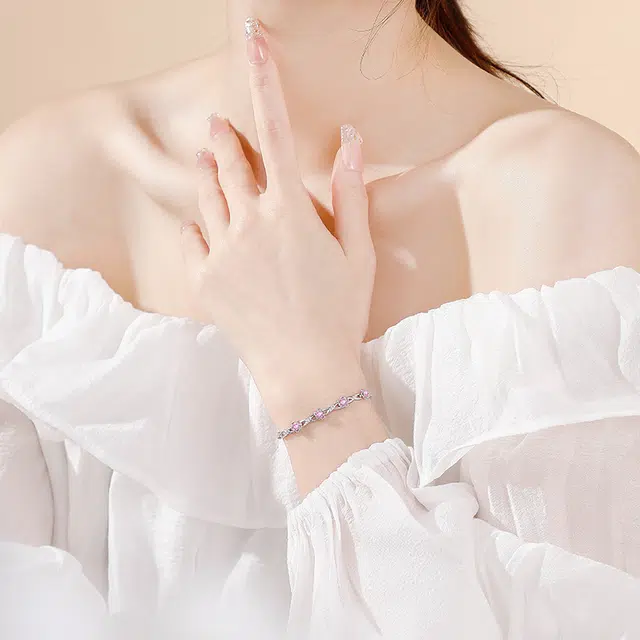 925