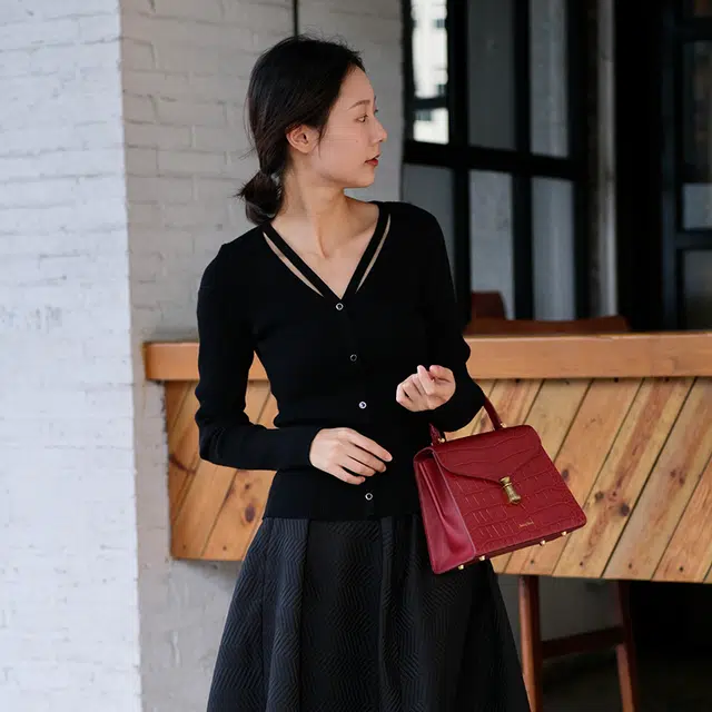 西木汀 布朗尼 鳄鱼纹真皮新娘包高级感通勤时尚妈妈包 牛皮 婚包手提单肩斜挎包 小号 女款 红色/黑色