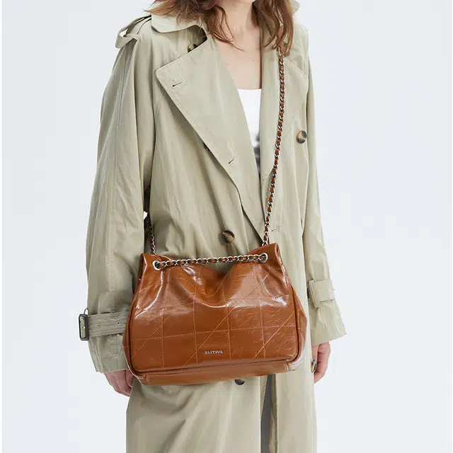 西木汀 光影魅力高级感 牛皮 菱格链条包斜挎单肩包 中号 女款 焦糖棕/深邃黑