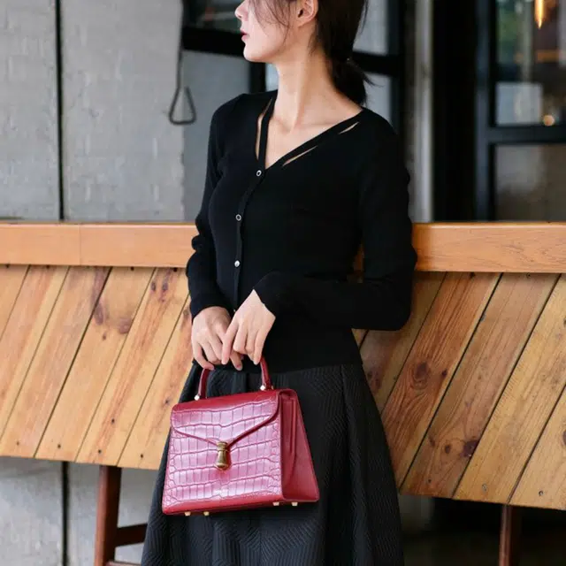 西木汀 布朗尼 鳄鱼纹真皮新娘包高级感通勤时尚妈妈包 牛皮 婚包手提单肩斜挎包 小号 女款 红色/黑色