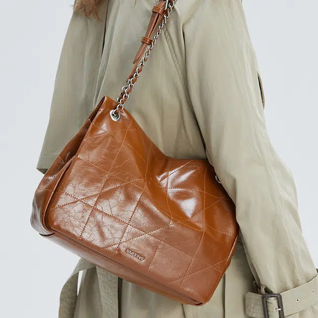 西木汀 光影魅力高级感 牛皮 菱格链条包斜挎单肩包 中号 女款 焦糖棕/深邃黑