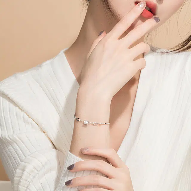 S925
