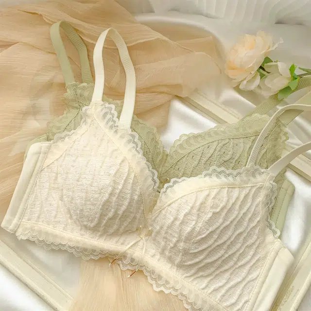 小甜崽 奶层泡芙法式无钢圈小胸聚拢纯欲风防下垂收副乳文胸 女款 米白色
