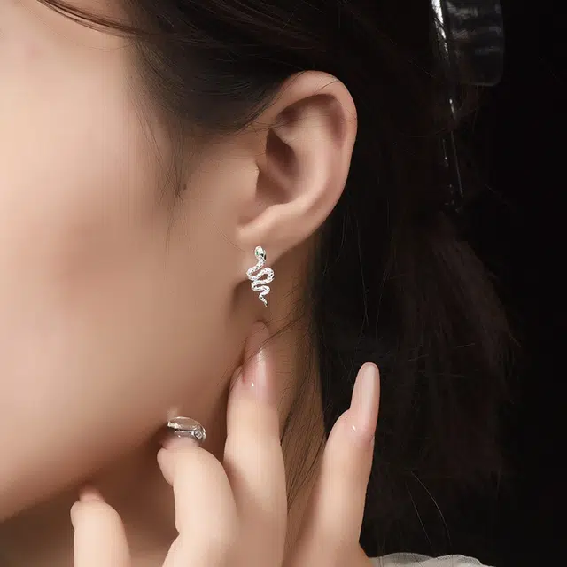 S925