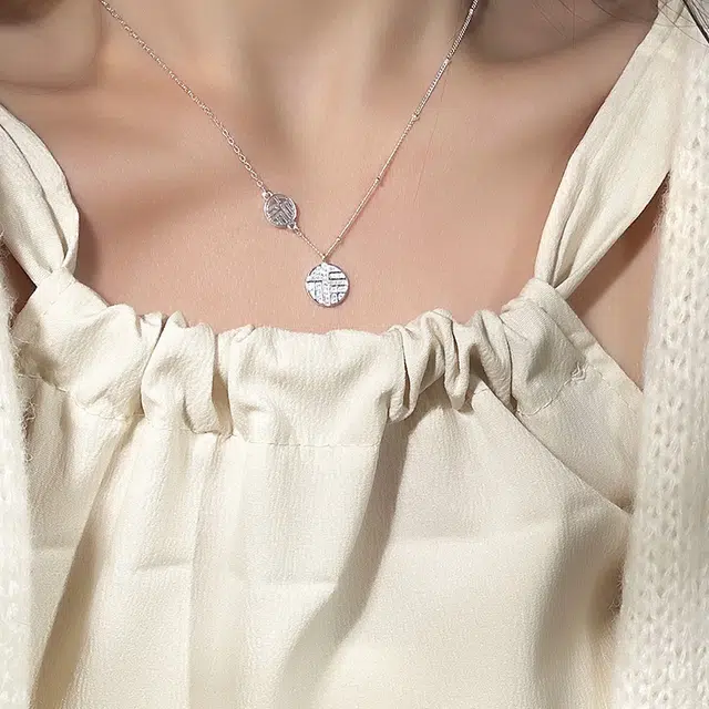 925
