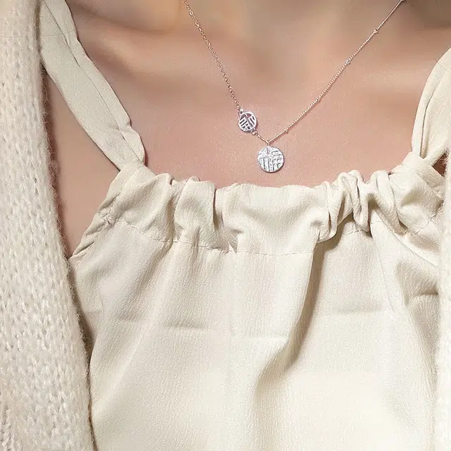 925