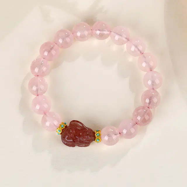 陌阡雪 可爱趴趴兔 轻奢小众时尚甜美 招桃花招正缘 转运纳福 气质百搭约会表白#好运天然 粉水晶 手串 女款