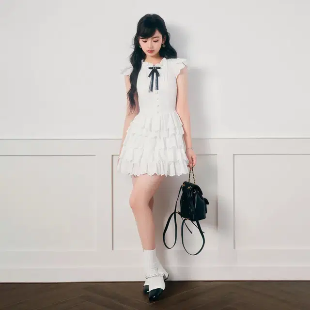 花蔓色 韩系学院风小飞袖气质蓬蓬蛋糕简约纯色收腰甜美无袖连衣裙 女款 白色