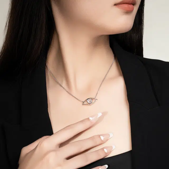 思懿家 大师之作王朝阳大师联名款看见系列白冰蛋面银色眼睛 高冰 翡翠项链 女款