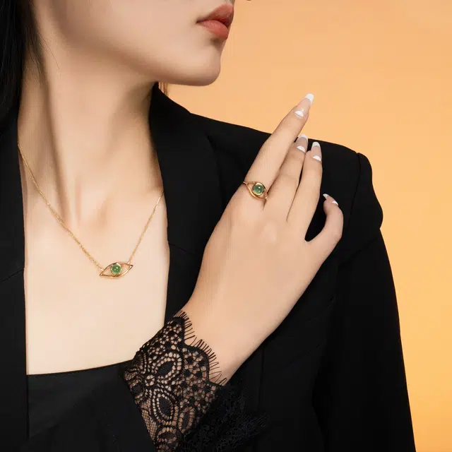 思懿家 大师之作王朝阳翡翠大师联名款看见系列晴水绿翡翠蛋面金色眼睛 高冰 戒指 女款