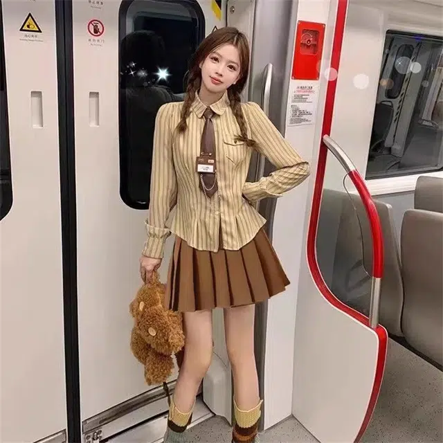 欧阳喜 韩系学院风百褶裙修腰修身长袖衬衫裙装套装 女款