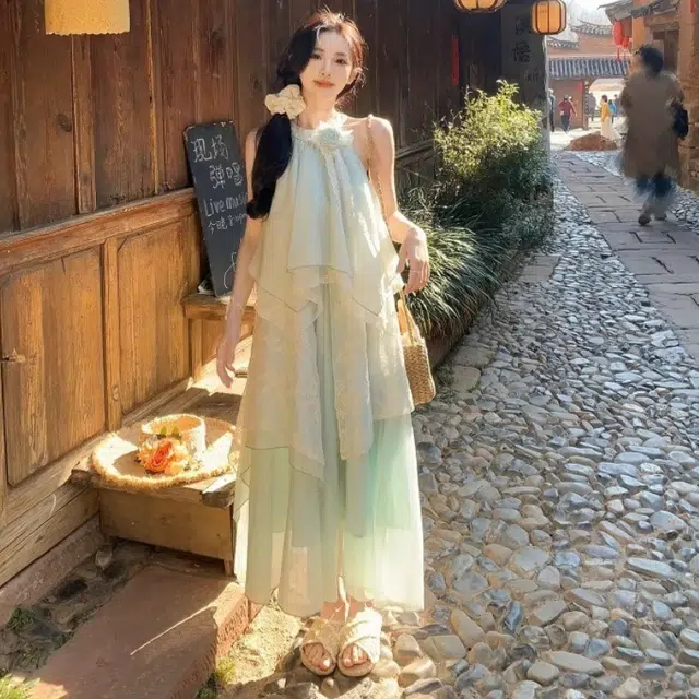 花蔓色 法式温柔挂脖气质度假网纱长裙无袖连衣裙 女款