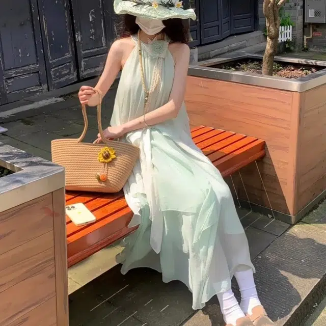 花蔓色 法式温柔挂脖气质度假网纱长裙无袖连衣裙 女款
