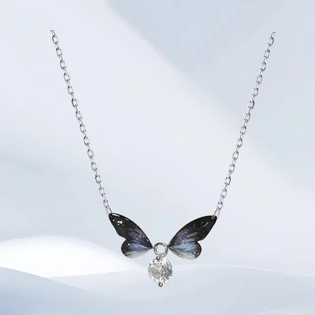 希遇 梦幻冰蝶蓝紫渐变蝴蝶超闪简约轻奢冷淡风锁骨链#好运 合金 项链 男女同款情侣款