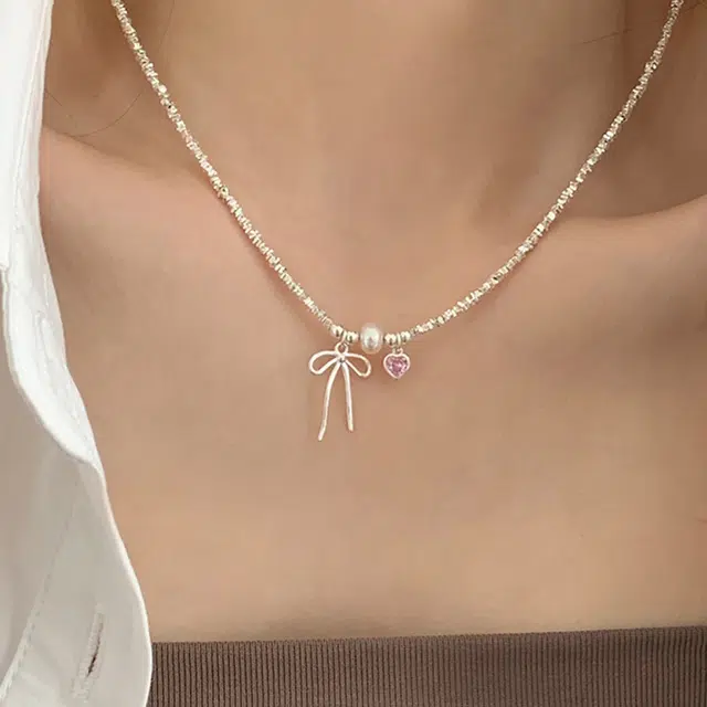 希遇 蝴蝶结粉钻爱心碎银项链 简约百搭小众设计锁骨链 铜 项链 女款