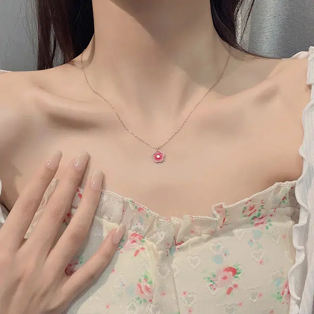 925