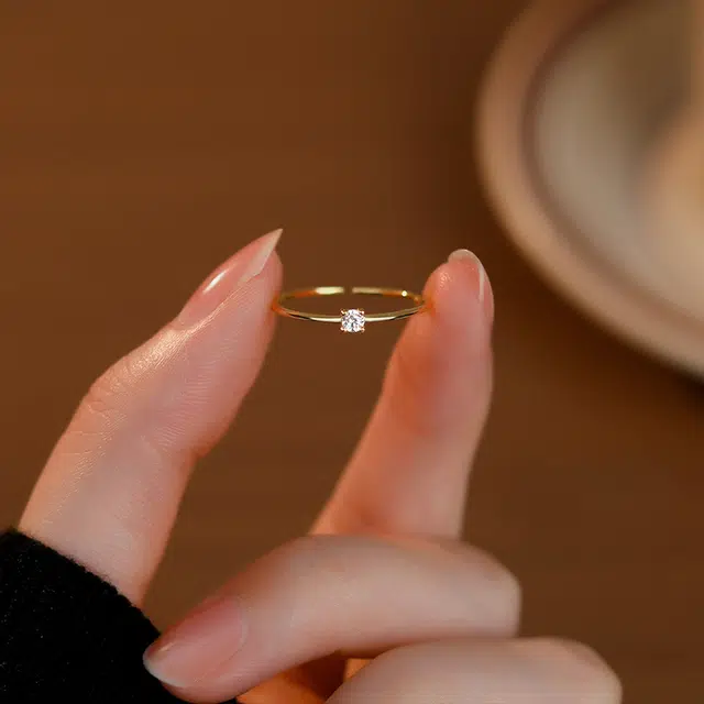 925