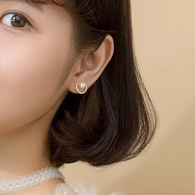 希遇 半圆形珍珠镶钻耳钉气质通勤高级感韩版耳环 铜 耳钉 女款