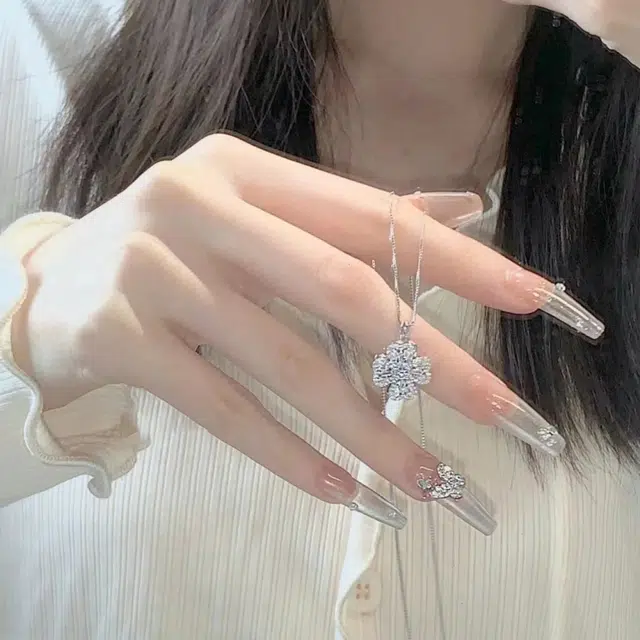 希遇 可旋转四叶草吊坠项链轻奢小众气质百搭锆石锁骨链 铜 项链 女款