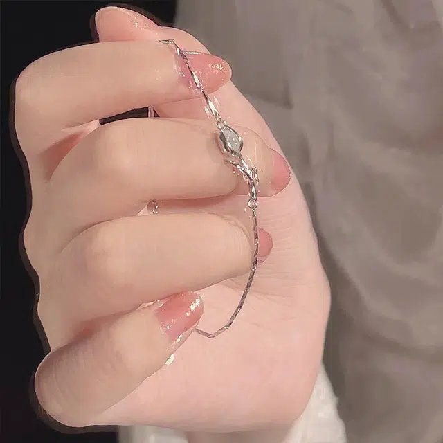 希遇 郁金香手链简约森系小清新小众设计轻奢高级感花朵手饰 铜 手链 女款