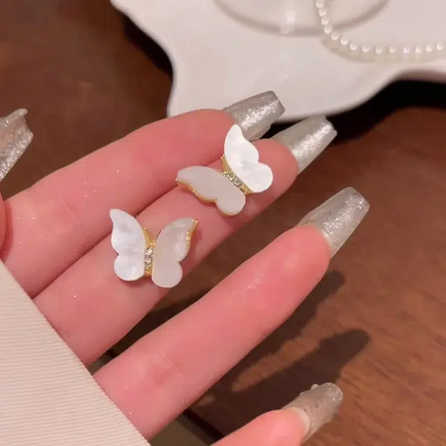 希遇 蝴蝶耳钉小众设计简约百搭气质高级感耳饰 合金 耳钉 女款