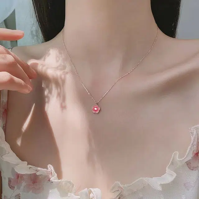 925