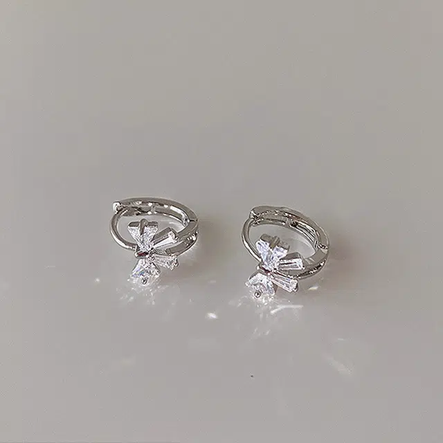 希遇 锆石蝴蝶耳扣耳圈  简约百搭气质设计感耳饰 铜 耳环 女款